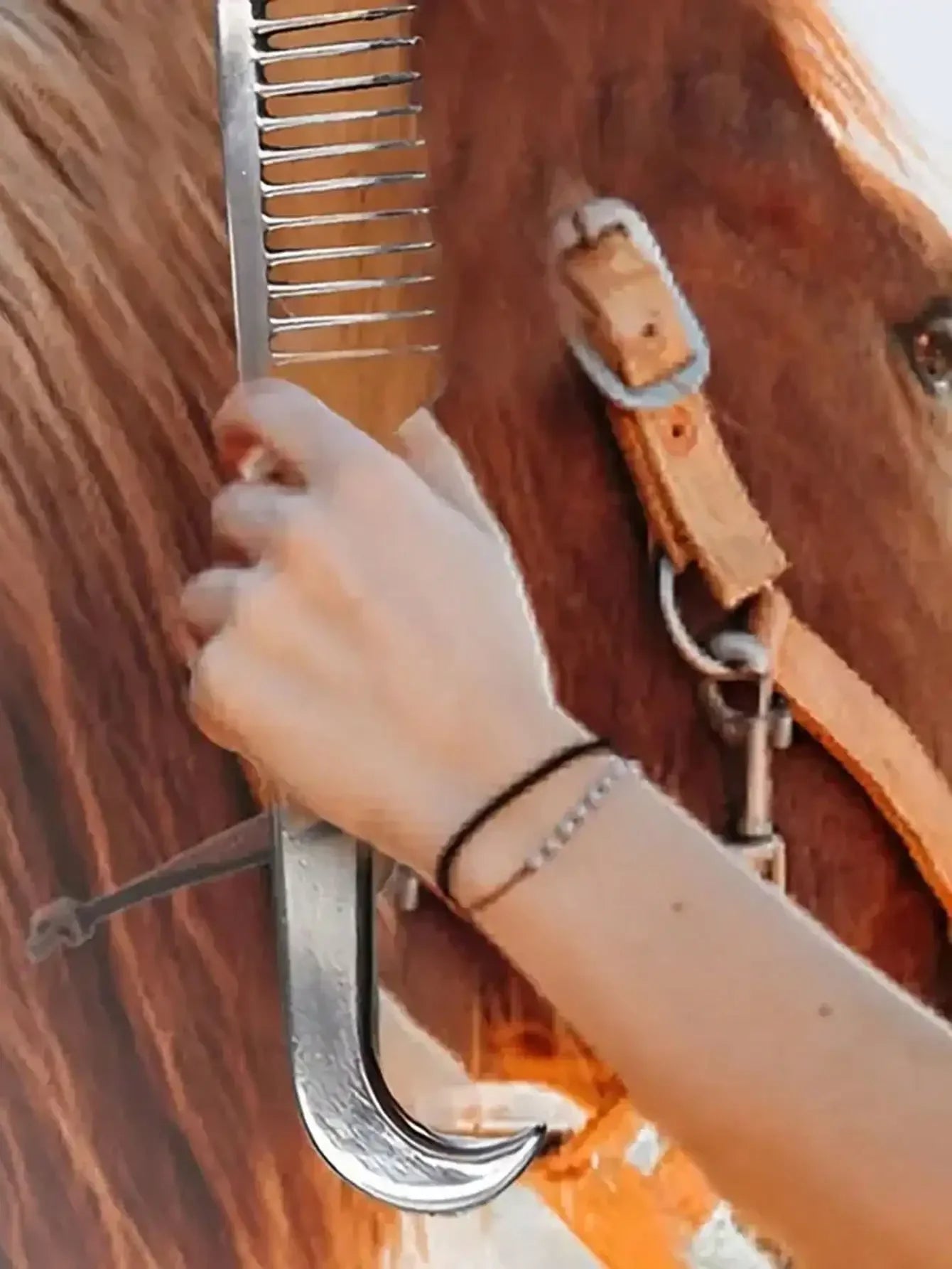 1pc Aluminium Alloy Horse Comb - Lightweight, Durable, Tangle-Free, Gentle on Horse Mane & Legs